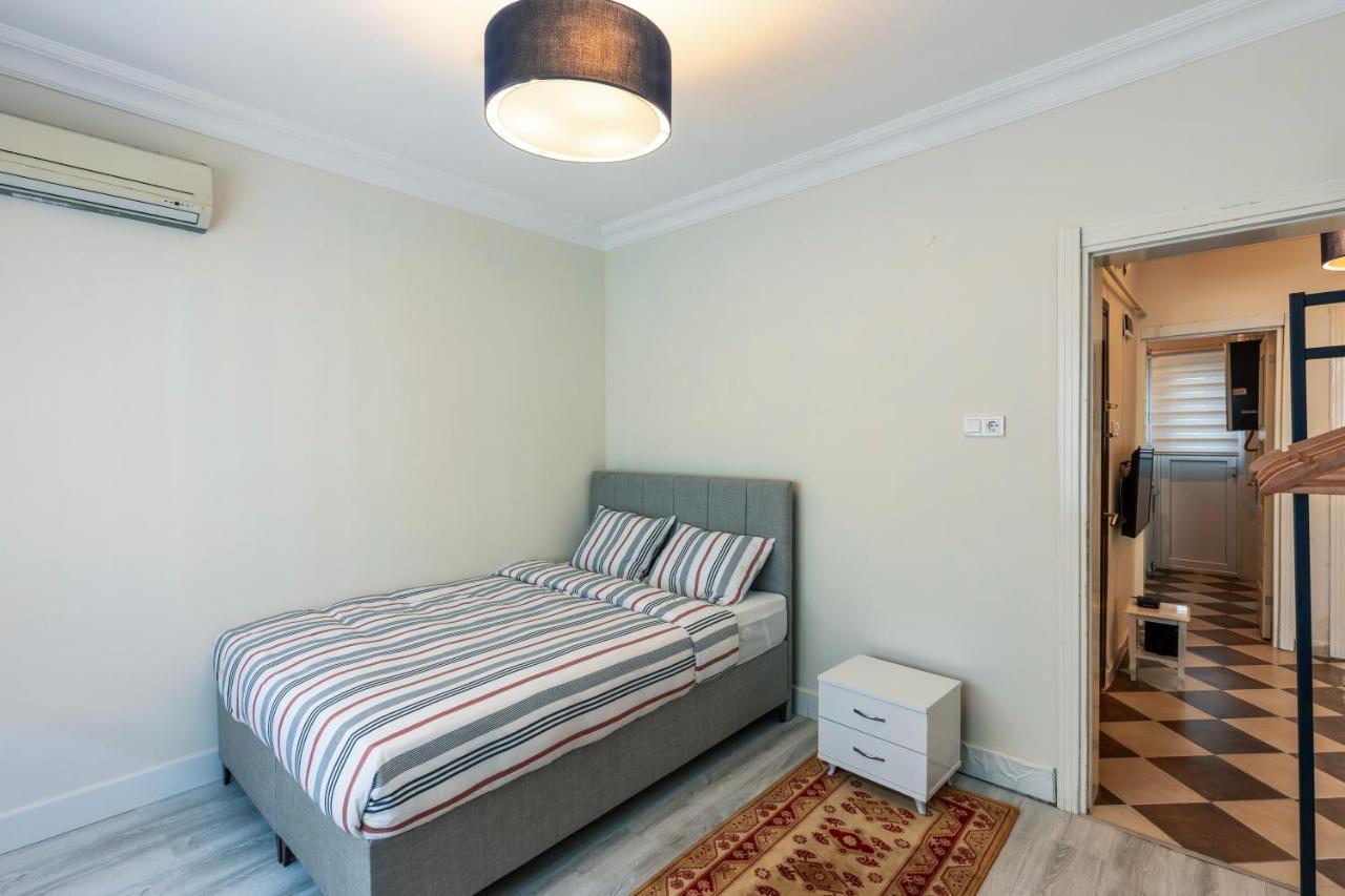 In The Center Of Taksim And Galataport 3 Bedrooms And 1 Living In Apartment *