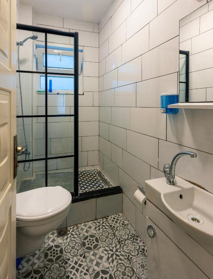 In The Center Of Taksim And Galataport 3 Bedrooms And 1 Living In Apartment Istanbul